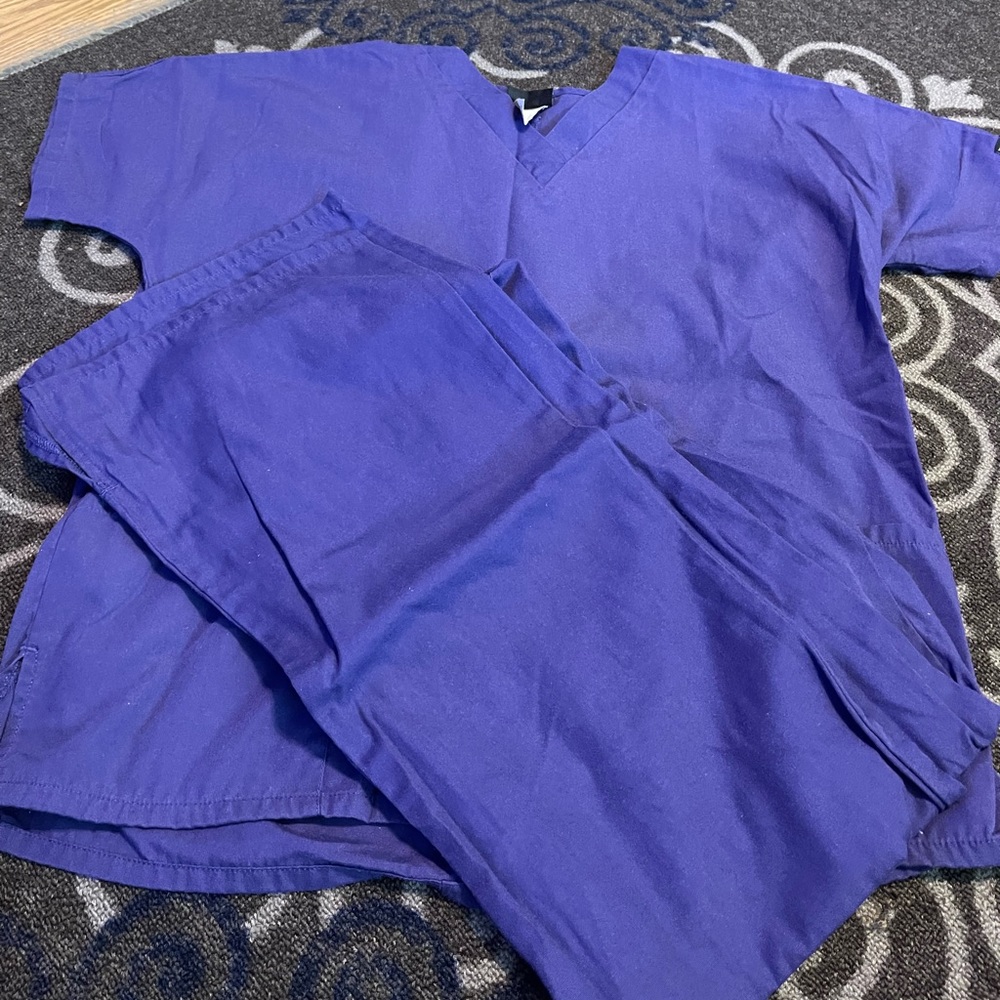 Scrub set